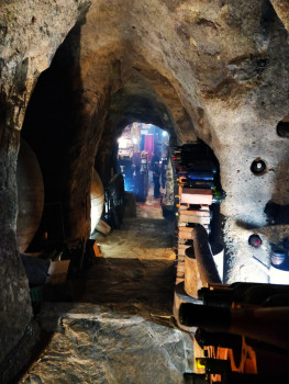 El interior del original restaurante-cueva